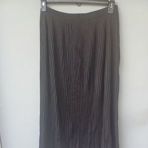 Exclusively Misook black accordion pleated maxi skirt size large.